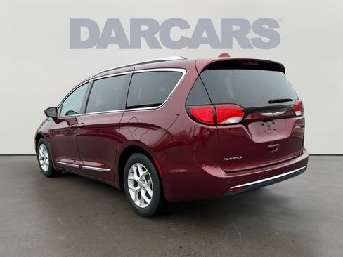 Used 2017 Chrysler Pacifica Touring-L Plus w/ Tire & Wheel Group image 4