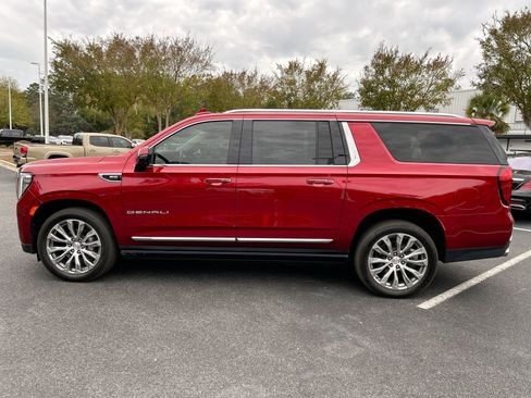 Used 2021 GMC Yukon XL Denali w/ Denali Premium Package image 6