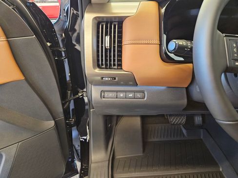 New 2025 Nissan Pathfinder Platinum image 15