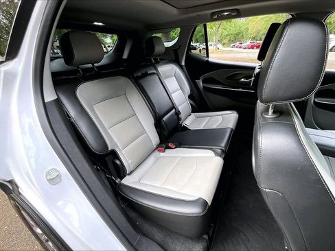 Used 2023 GMC Terrain SLT w/ Tech Package FWD image 21