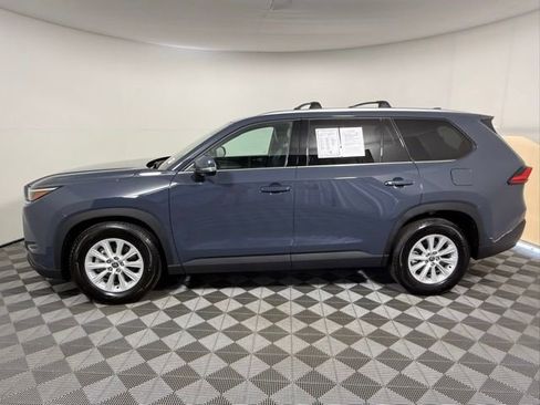 Used 2024 Toyota Grand Highlander XLE image 3