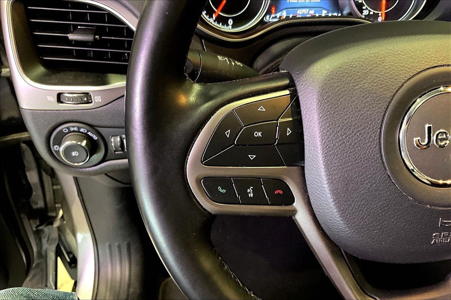 Used 2021 Jeep Cherokee Latitude Lux w/ Sun & Sound Group FWD image 12