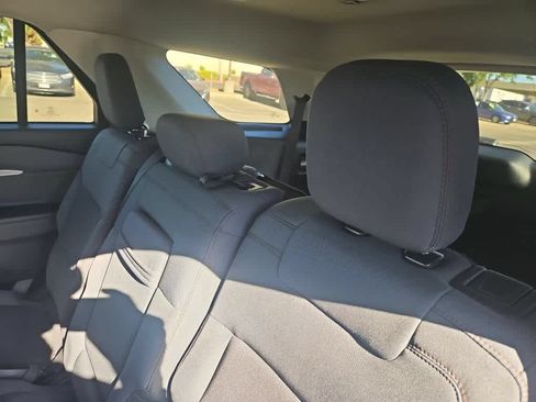 Used 2025 Ford Explorer Active RWD image 13