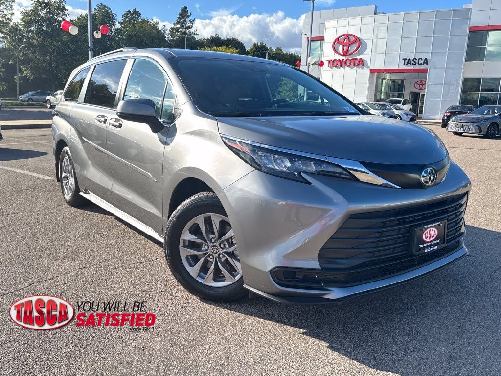 Used 2026 Toyota Sienna LE AWD/4WD 360° Tour