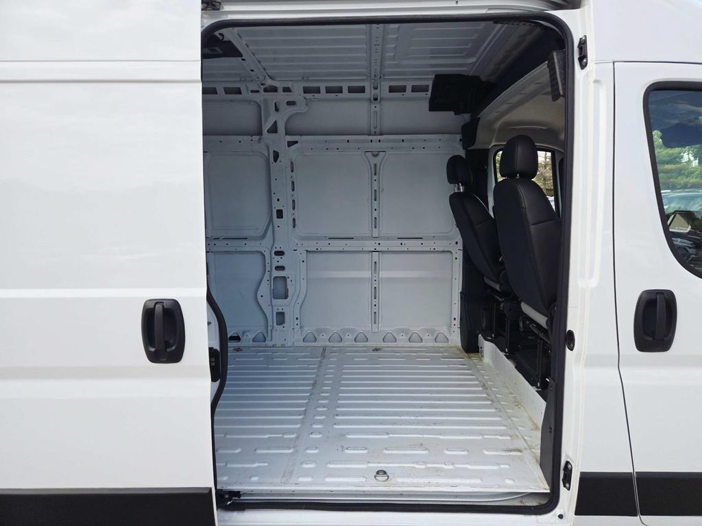 Used 2026 RAM ProMaster 2500 w/ Convenience Group FWD image 13