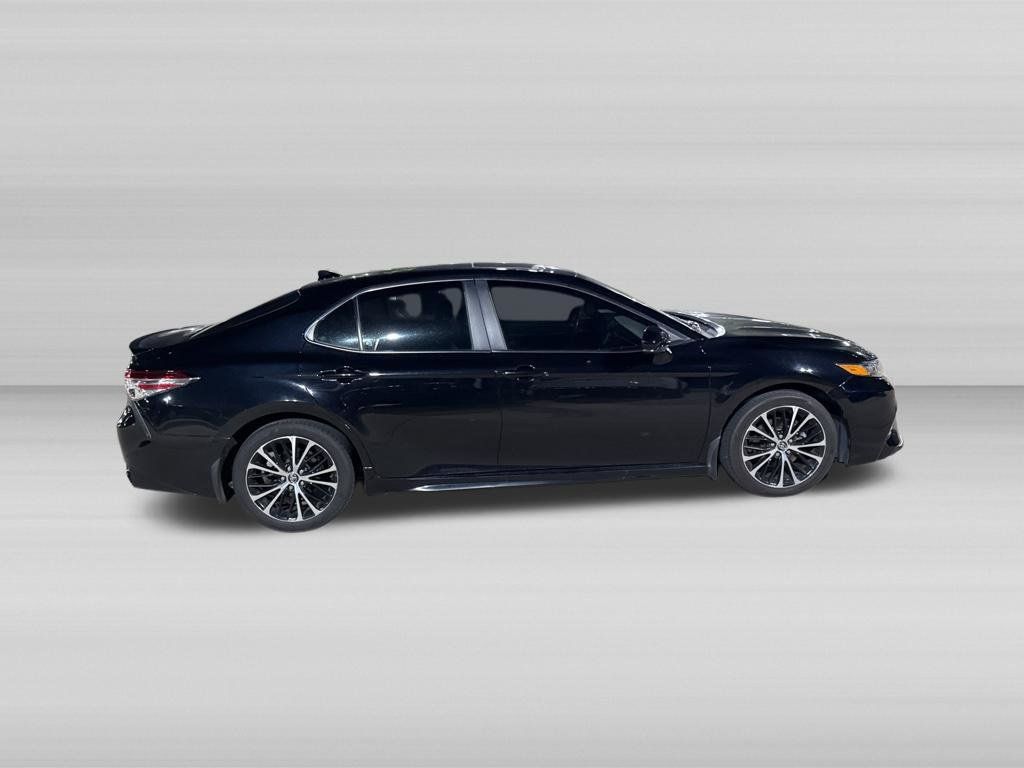 Used 2020 Toyota Camry SE FWD image 4