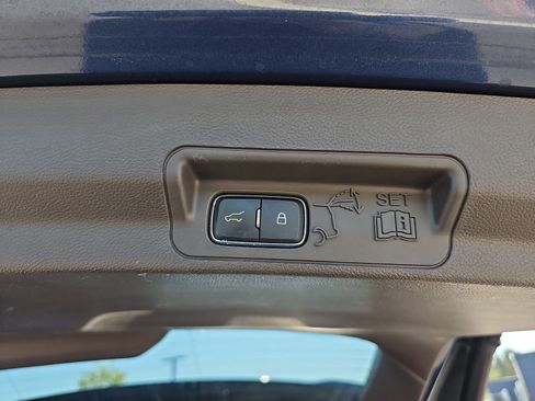 Used 2020 Ford Explorer Platinum AWD/4WD image 16