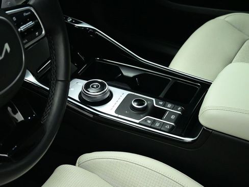 Certified 2022 Kia Sorento SX Prestige w/ Panoramic Sunroof Package image 19