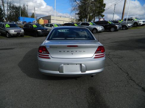 Used 2004 Dodge Stratus SE image 7