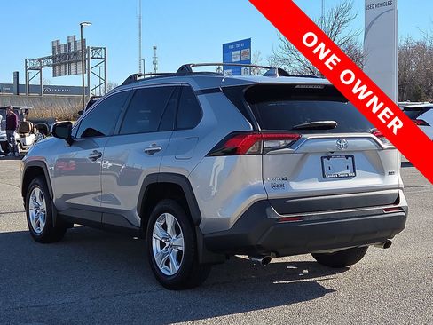 Used 2021 Toyota RAV4 XLE w/ Convenience Package image 4
