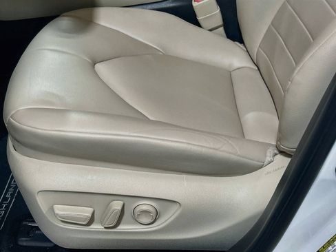 Used 2023 Toyota Highlander XLE FWD image 16