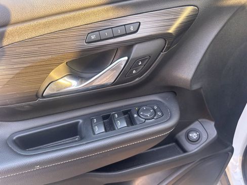 Certified 2022 GMC Terrain SLT w/ Infotainment Package II image 18