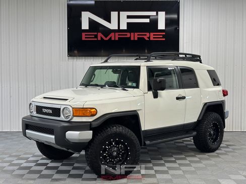 Used 2013 Toyota FJ Cruiser 4WD w/ Upgrade Pkg image 1