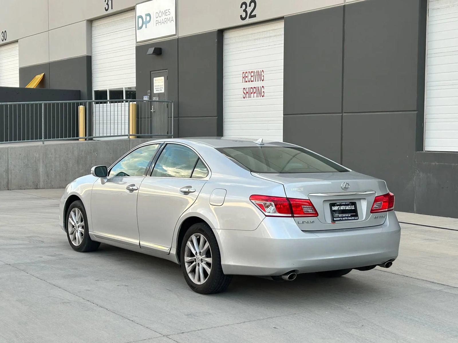 Used 2010 Lexus ES 350 w/ Preferred Accessory Package FWD image 3