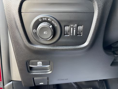 Used 2023 Jeep Grand Cherokee L Limited AWD/4WD image 28