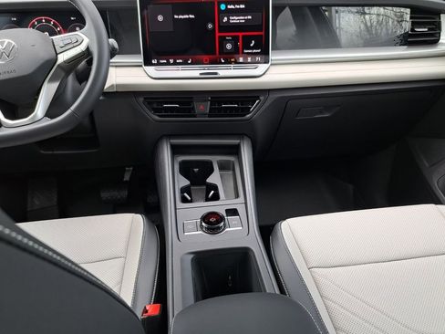 New 2026 Volkswagen Tiguan SE FWD image 20