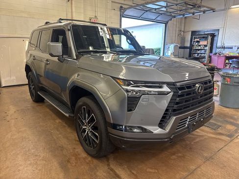 Used 2024 Lexus GX 550 w/ Accessory Package (2T) AWD/4WD image 5