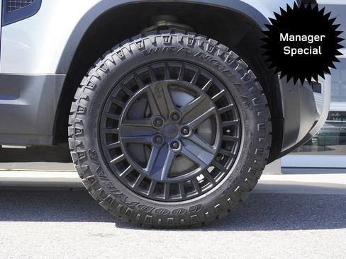 Used 2024 Land Rover Defender 110 SE AWD/4WD image 33