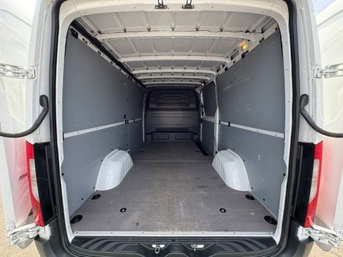 Used 2021 Mercedes-Benz Sprinter 2500 image 12