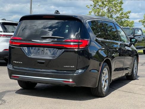 Used 2024 Chrysler Pacifica Limited FWD image 50