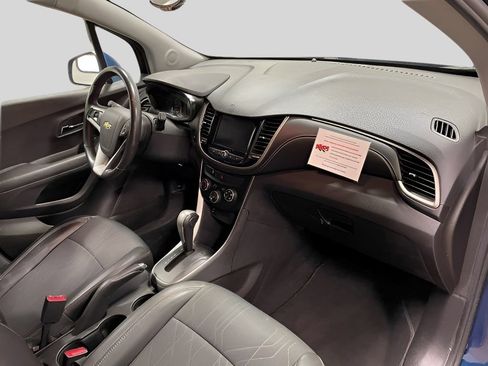 Used 2020 Chevrolet Trax LT w/ Driver Confidence Package FWD image 18