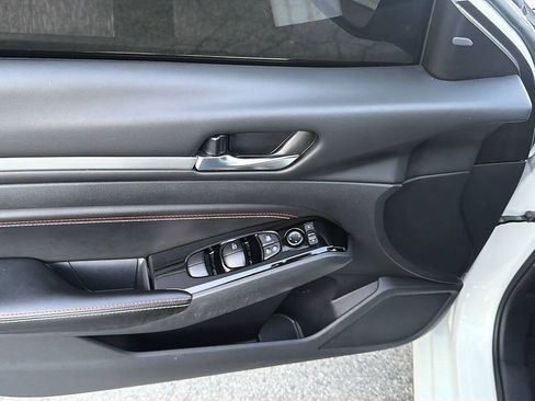 Used 2023 Nissan Altima 2.5 SR w/ SR Premium Package FWD image 4