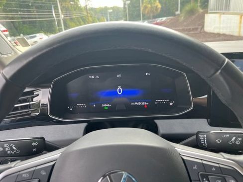 Used 2025 Volkswagen Jetta SE FWD image 21