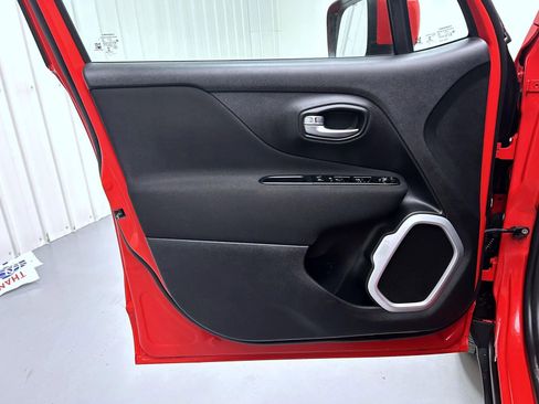 Used 2021 Jeep Renegade Latitude image 9