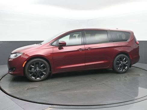 Used 2020 Chrysler Pacifica Touring w/ S Appearance Package FWD image 2
