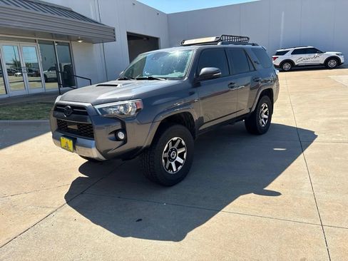 Used 2020 Toyota 4Runner TRD Off-Road Premium w/ Moonroof Package AWD/4WD image 9