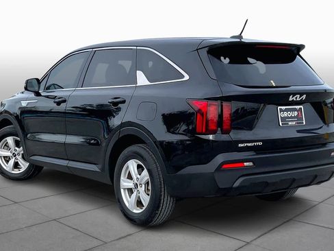 Used 2023 Kia Sorento LX image 11