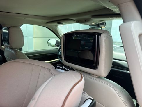 Used 2018 Ford Expedition Max Platinum RWD image 7