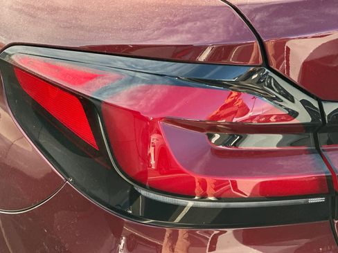 Used 2023 BMW 530e w/ Premium Package image 13