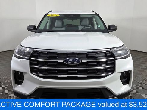 Used 2025 Ford Explorer Active w/ Active Comfort Package image 2