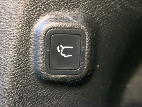 Used 2019 Jeep Cherokee Trailhawk AWD/4WD image 16