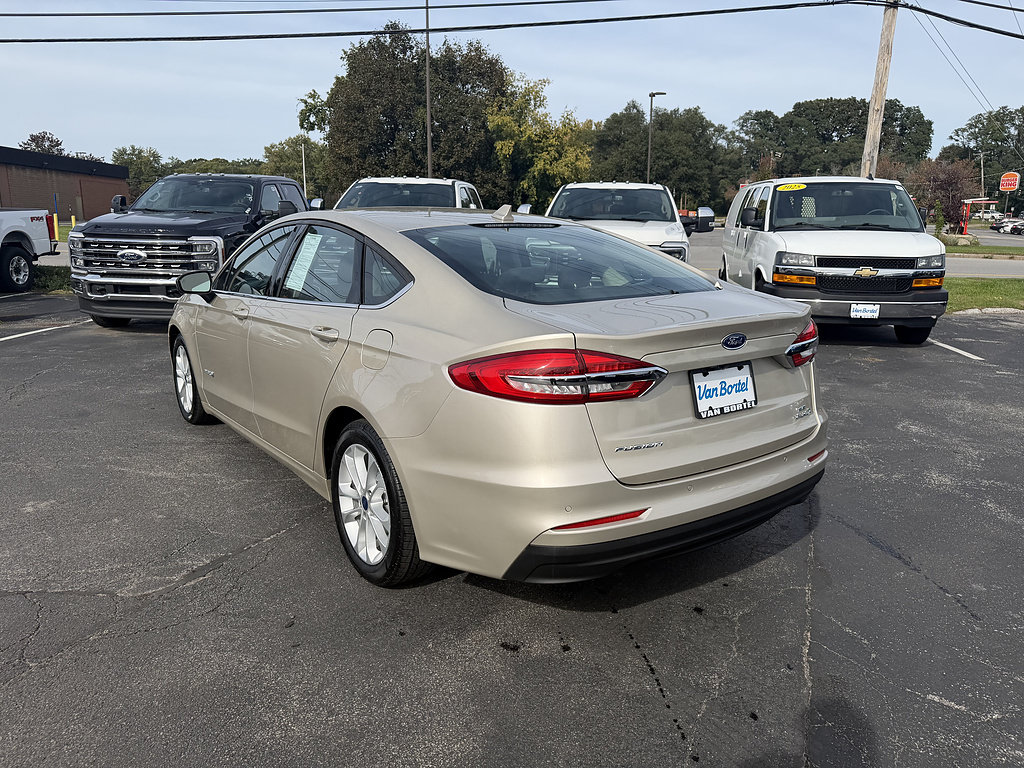 Used 2019 Ford Fusion SE FWD image 5