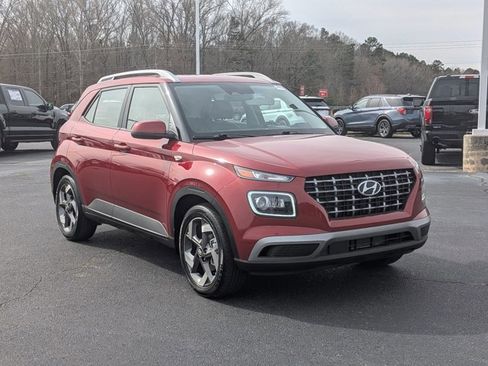 Used 2025 Hyundai Venue Limited FWD image 2