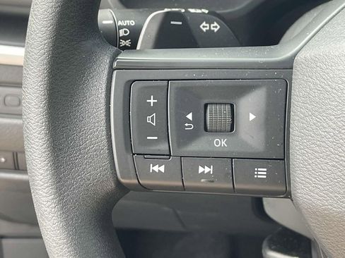 Used 2025 Nissan Rogue S image 18