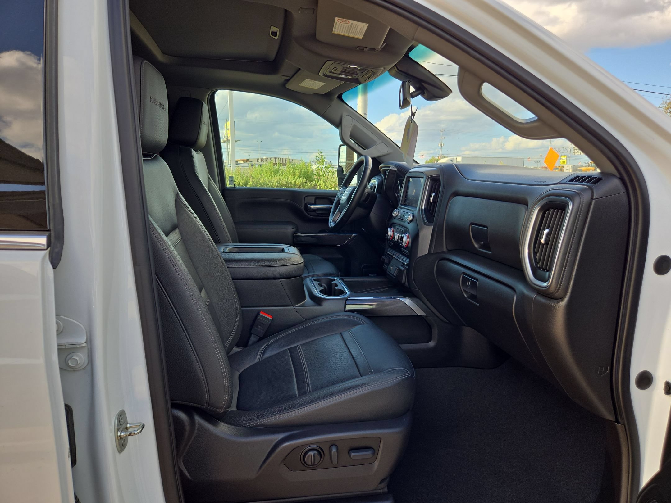 Used 2022 GMC Sierra 2500 Denali AWD/4WD image 24