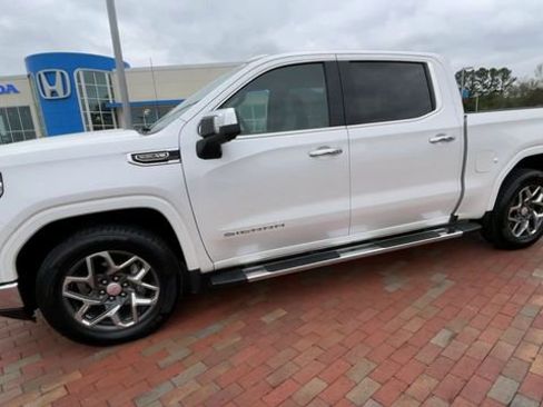 Used 2022 GMC Sierra 1500 SLT w/ SLT Premium Plus Package AWD/4WD image 6