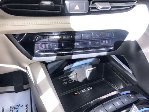 Used 2023 Buick Envision Avenir image 19