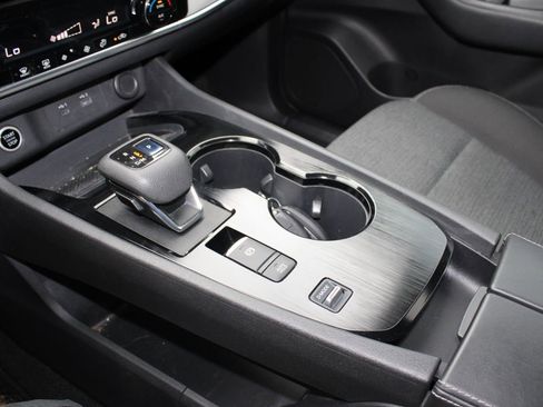 Used 2022 Nissan Rogue SV image 25