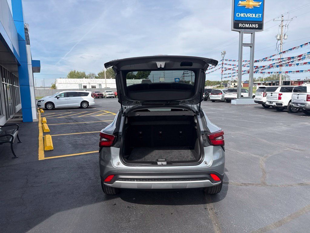 Used 2026 Chevrolet Trax LT FWD image 6
