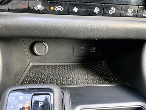 Used 2024 Nissan Pathfinder S image 14