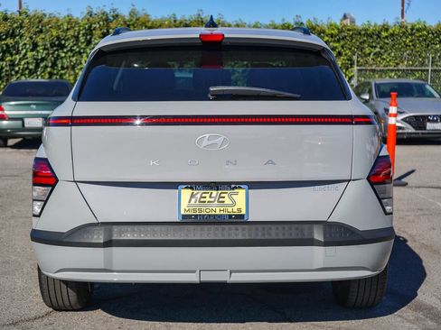 Certified 2025 Hyundai Kona SEL image 7