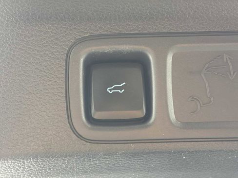 Used 2024 Ford Expedition XLT image 19