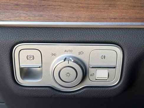 Used 2025 Mercedes-Benz GLS 450 4MATIC image 5