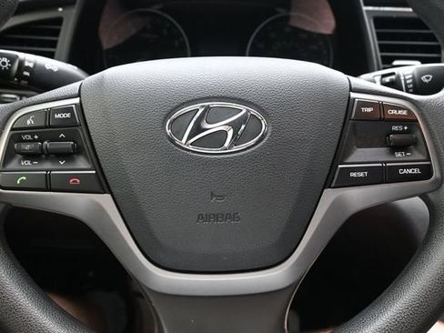 Used 2018 Hyundai Elantra SE FWD image 34