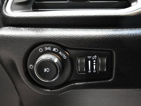 Used 2020 Chrysler Pacifica Touring-L w/ Advanced Safetytec Group image 13