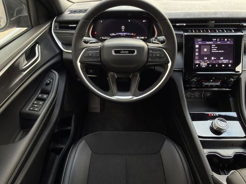 New 2025 Jeep Grand Cherokee L Altitude AWD/4WD image 11